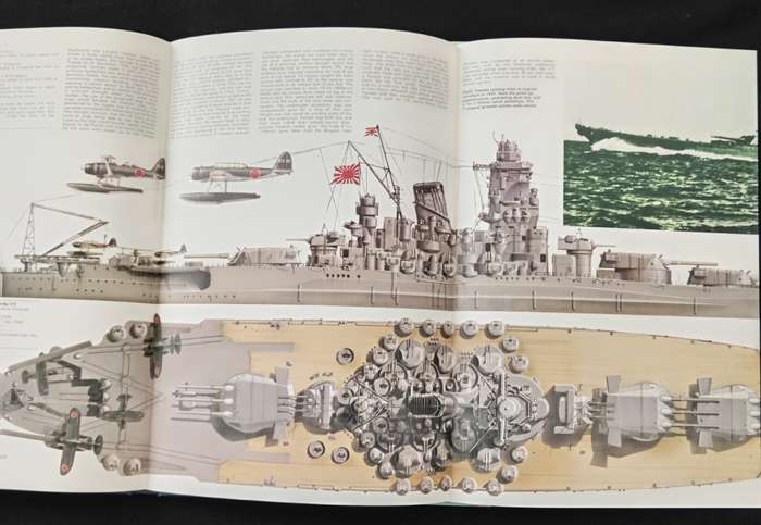 The Encyclopedia of the World`s Warships by Hugh Lyon