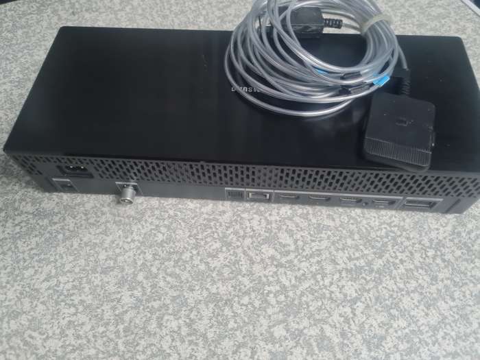 SAMSUNG ONE CONNECT BOX AND CABLE