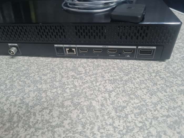 SAMSUNG ONE CONNECT BOX AND CABLE