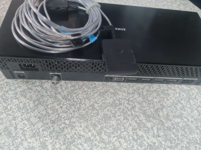 SAMSUNG ONE CONNECT BOX AND CABLE