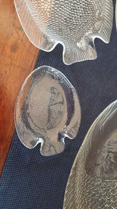 Glass Fish Design serving set. Arcoroc clear pressed glass art fish plates.