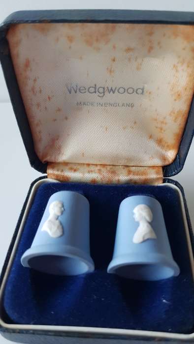 A collectors Set of Royal Wedding thimbles in blue jasperware by Wedgewood in original box