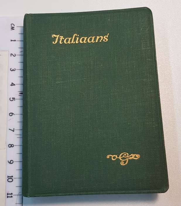 Vintage Dutch dictionary 1960. Klein Italiaans Woordenboek Collectors piece.