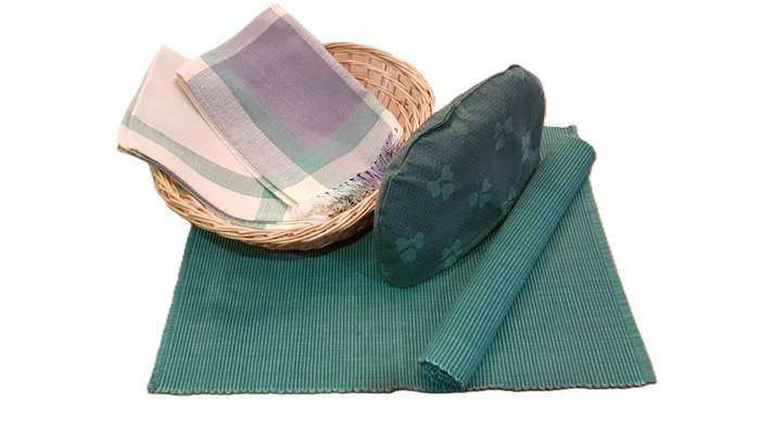 Breakfast Table set: 2 x Green Place mats (size 42,5x32cm), 1x bread basket (size or rim 29x25cm)etc