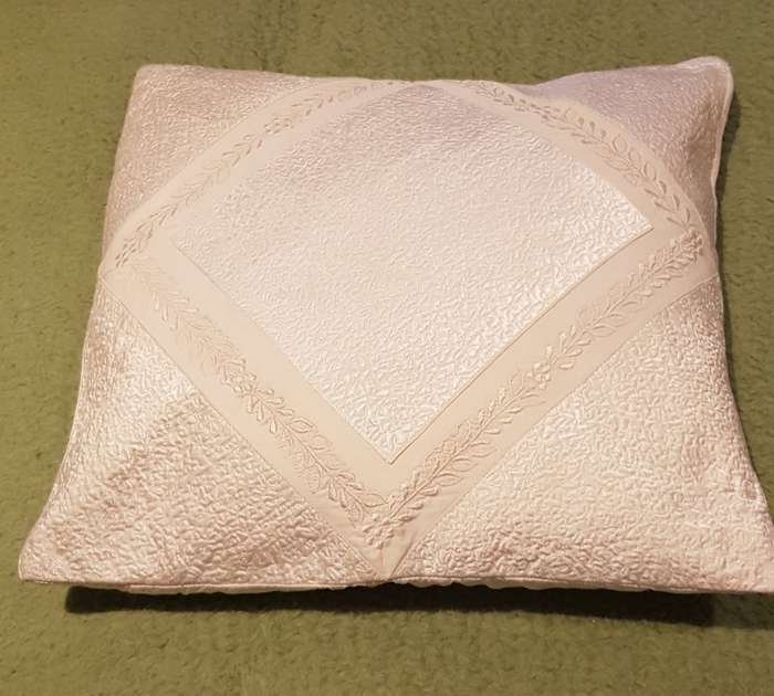 Vintage Scatter cushion: 1x White satin small scatter cushion cover with embroidery detail