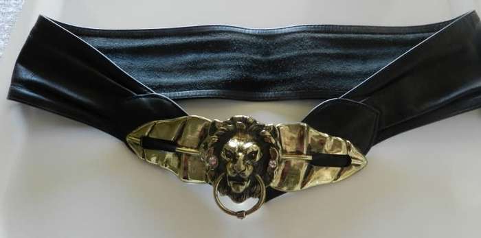 Ladies Funky belt. Black Leather belt with large lions head buckle.