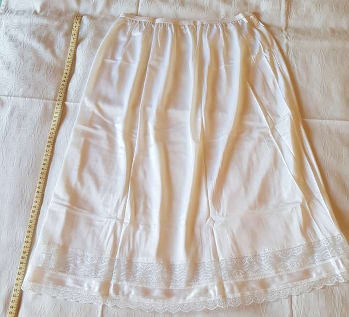 Petticoat Half Slip - White with wide laced edge. Length: 67cm Waist: 32cm (unstretched). As new.