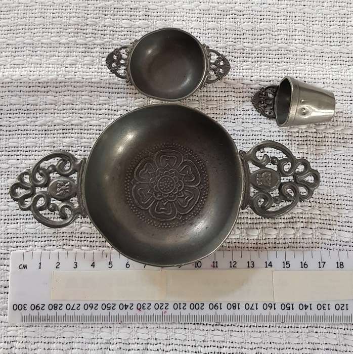 Antique Pewter Set of miniature bowls.  Late18th early 19th Century Hallmarked.