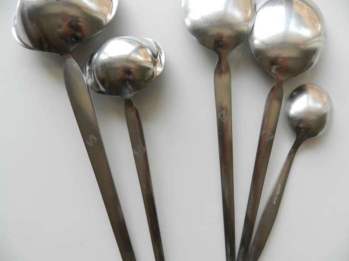 Vintage Cutlery Server Set.    Stainless Steel Server Set by Carre.  5 pieces.