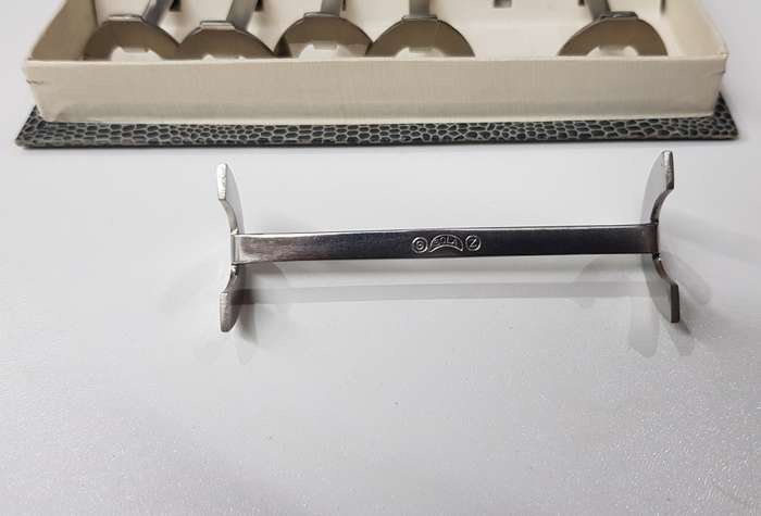 Vintage Dutch  Gero Zilmeta Stainless Steel Knife Rest Set. Circa 1960s. (Messen Legger)