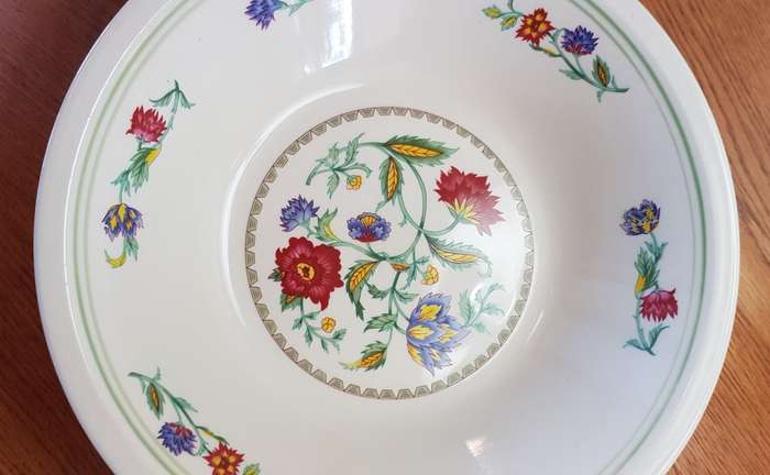 Table Serving Ware Set:   1x Large Porcelain Bowl and matching 1x Porcelain Plate. Floral design.