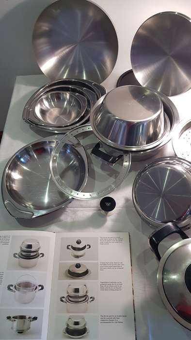 AMC cookware set (a set consisting of 18x pieces).