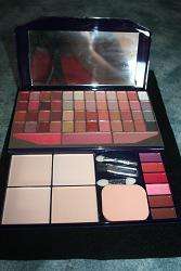 65PIECE MAKE UP SET
