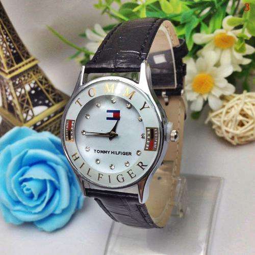 FASHIONABLE QUARTZ ANALOG WRIST WITH BLACK FAUX LEATHER STRAP