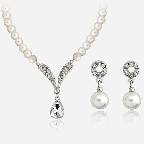 STRIKING BRIDAL JEWELLERY SET - FAUX PEARL AND RHINESTONE SET - EXQUISITE DESIGN