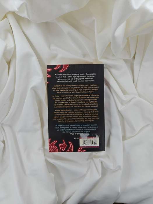 Sarong Party Girls by Cheryl Lu Lien Tan - Paperback
