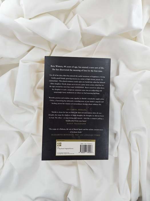 Unless by Carol Shields - Paperback