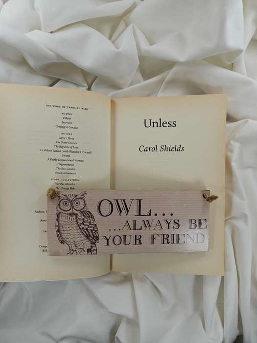 Unless by Carol Shields - Paperback