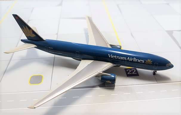 Boeing 777-200 Vietnam Airlines - 1/500 Scale (HW506649)(Herpa Wings)