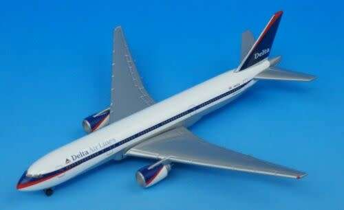 Boeing 777-200 Delta Air Lines - 1/500 Scale (HW506441)(TAS013952)(Herpa Wings)