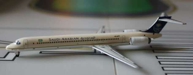 McDonnell Douglas MD-90 Saudi Arabian Airlines - 1/500 Scale (HW506052)(Herpa Wings)