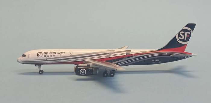 Boeing 757-200 SF Airlines -1/400 Scale (10587)(TAS4288)(Phoenix Models)