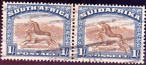 UNION OF SOUTH AFRICA 1929 DEFINITIVE ISSUE 1s PAIR USED (SACC 36b) - PERF UP