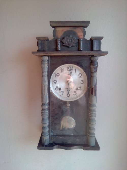 TAKEDA REGULATOR WALL CLOCK FOR SPARES OR REPAIR