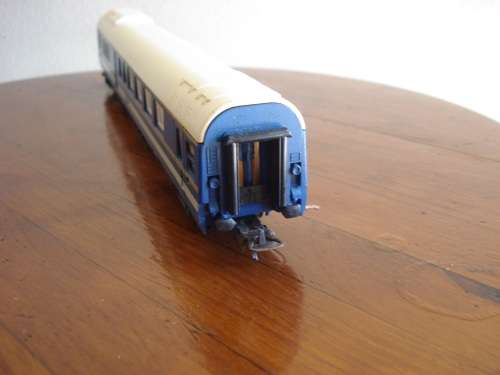 LIMA HO SCALE BLUE TRAIN AND 2 COACHES