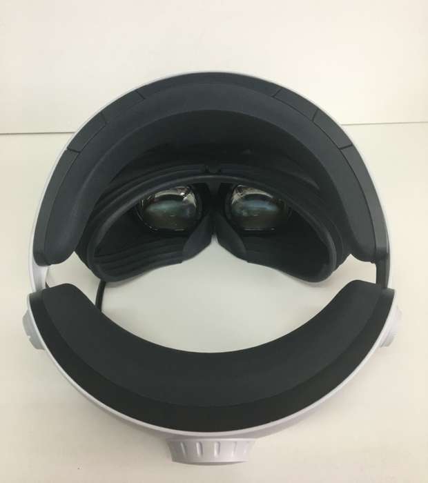 Sony PlayStation VR2 Headset + 2 Controllers Game Not Included Immaculate Condition! ( PS5 Needed )