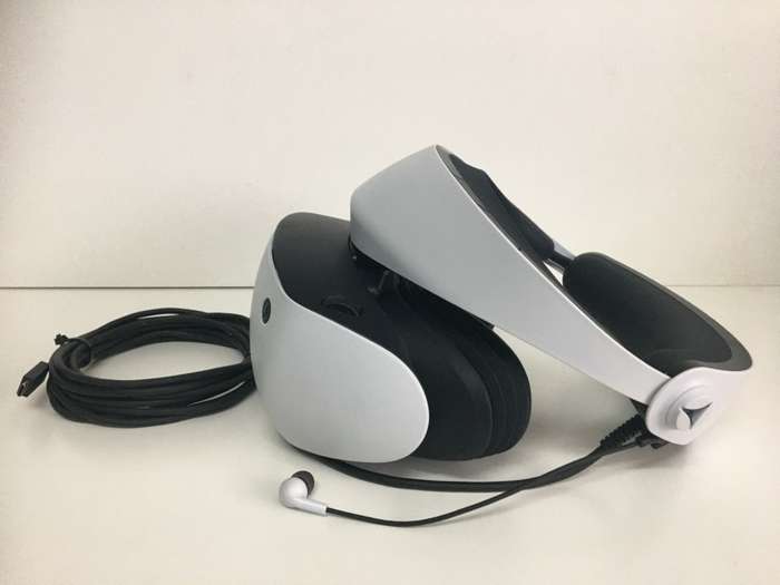 Sony PlayStation VR2 Headset + 2 Controllers Game Not Included Immaculate Condition! ( PS5 Needed )