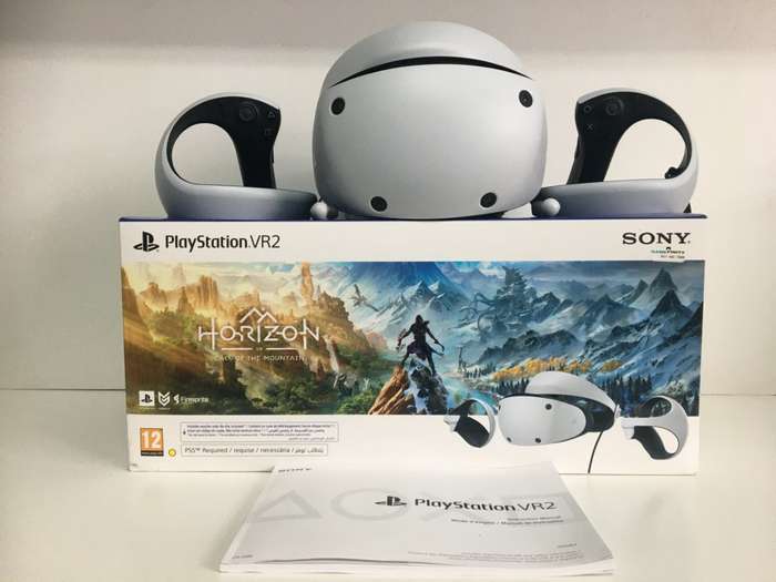 Sony PlayStation VR2 Headset + 2 Controllers Game Not Included Immaculate Condition! ( PS5 Needed )
