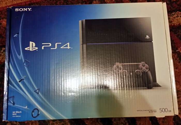 Playstation 4 (PS4) 2TB 2x Remotes, Charge Station, Media Remote, Stand