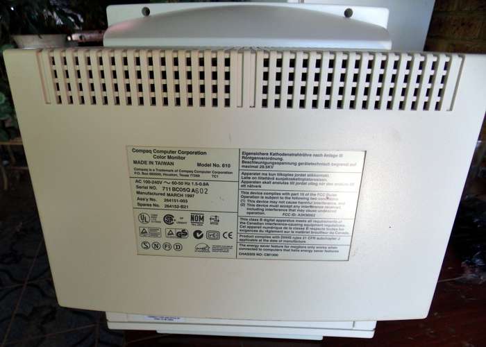 Compaq V50 Model 610 CRT VGA Monitor 15 Inch (1997)