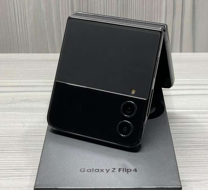 Samsung Galaxy Z Flip 4 5G Graphite 256GB