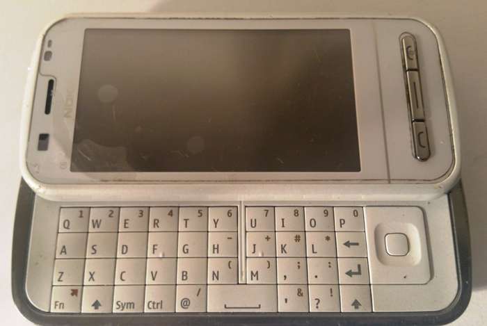 NOKIA C6 MOBILE PHONE