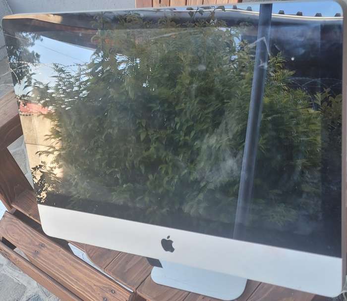 Apple iMac 21` Intel Core i3 [ Please Read]