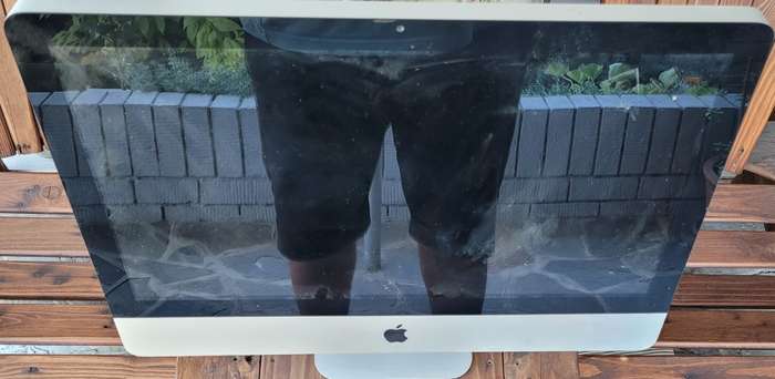 Apple iMac 21` Intel Core i3 [ Please Read]