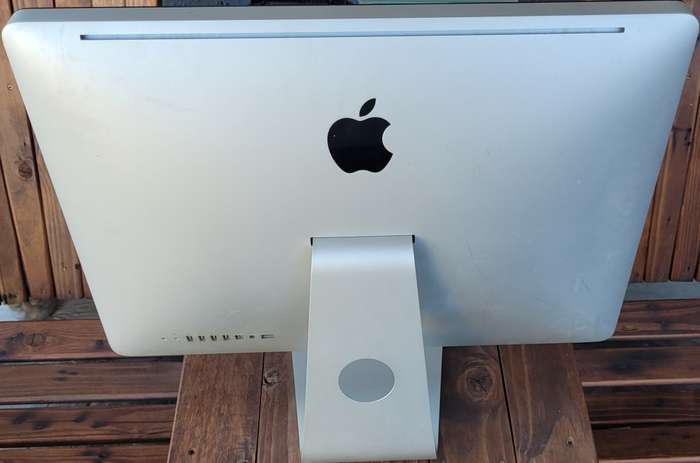 Apple iMac 21` Intel Core i3 [ Please Read]