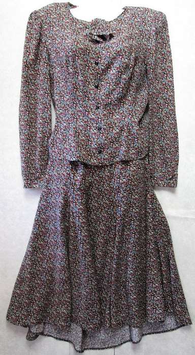 Vintage Viscose Patterned Two Piece Size 32cm (Skirt Waist 67cm)