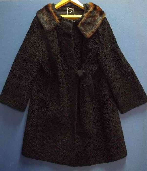 Superb Heavy Lined Vintage Black Jacket With Fur Collar - Size XL