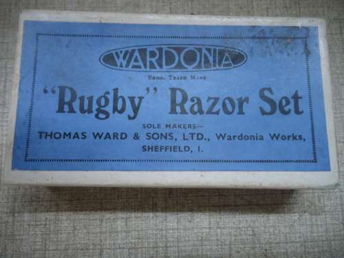 VINTAGE WARDONIA "RUGBY" CREAM BAKLITE RAZOR + BLADES - MADE IN SHEFFIELD, ENGLAND - BOXED