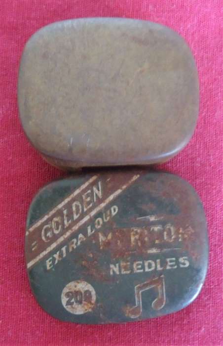 GOLDEN EXTRA LONG MERITONE GRAMOPHONE NEEDLE TIN- GREEN EMPTY HINGED TIN WITH SOME SIGNS OF RUST