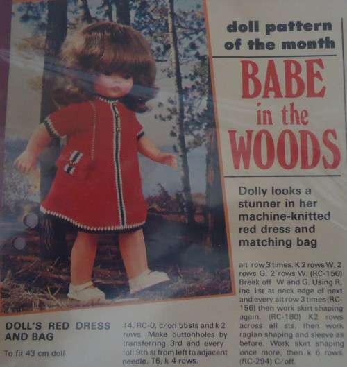 LIVING & LOVING NOVEMBER 1978 - BABE IN THE WOODS - RED DRESS & BAG -43 CM DOLL
