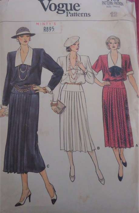 VOGUE PATTERN 9189 PULLOVER DRESS SIZE 12  COMPLETE