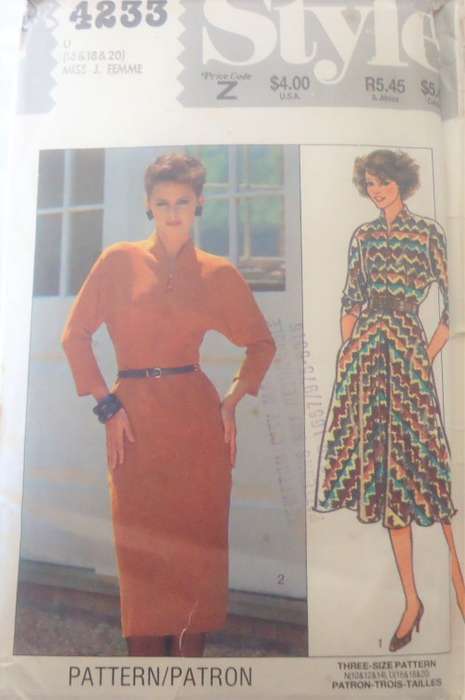 STYLE 4233 DRESS WITH DOLMAN SLEEVES & SHAPED NECKLINE SIZE U=16-18-20 COMPLETE-UNCUT-F/FOLDED
