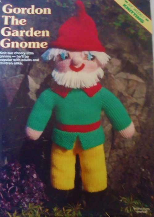 GORDON THE GARDEN GNOME - TO KNIT