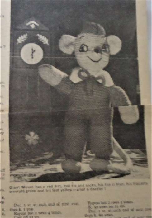 KNIT - GIANT MOUSE- APPROXIMATE SIZE 10`