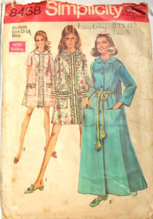 VINTAGE SIMPLICITY 8458 WOMENS ROBE  SIZE MEDIUM 12 - 14 COMPLETE-SUPPLIED IN ENVELOPE
