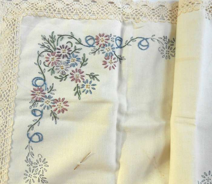 ANCHOR POLYCOTTON RUNNER WITH LACE EDGE-READY TO BE EMBROIDERY COMPLETED (PART SEWN) - 30 X 75 CM